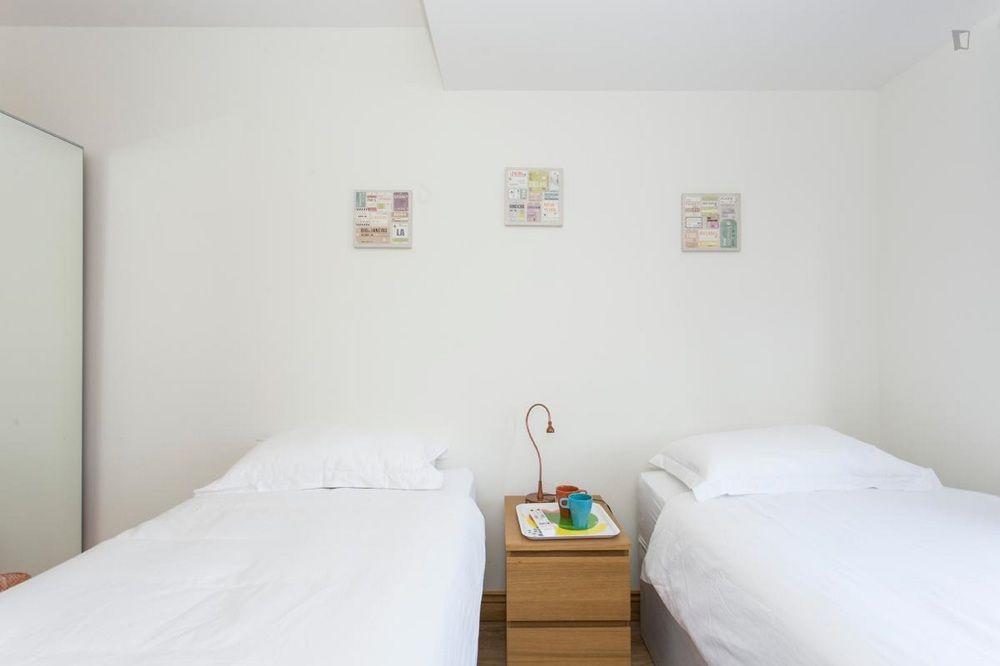 406 Harrow Pensión